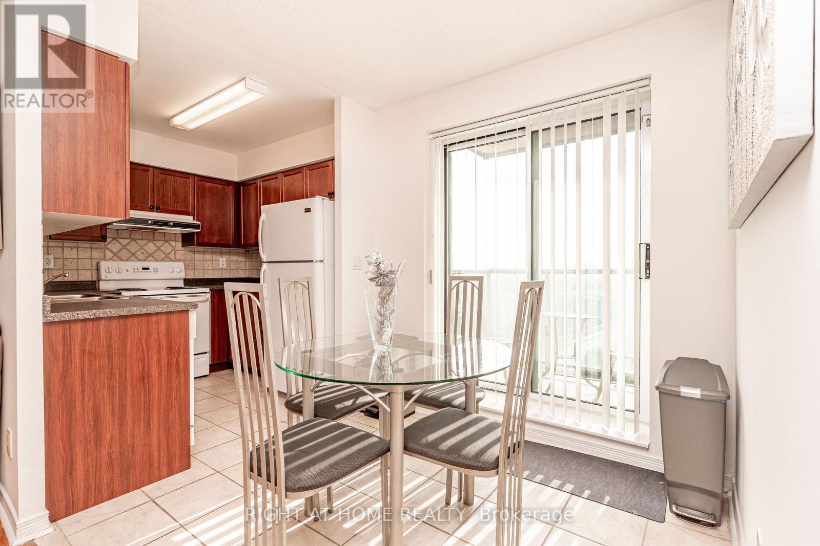 #1010 23 ONEIDA CRESCENT - 15