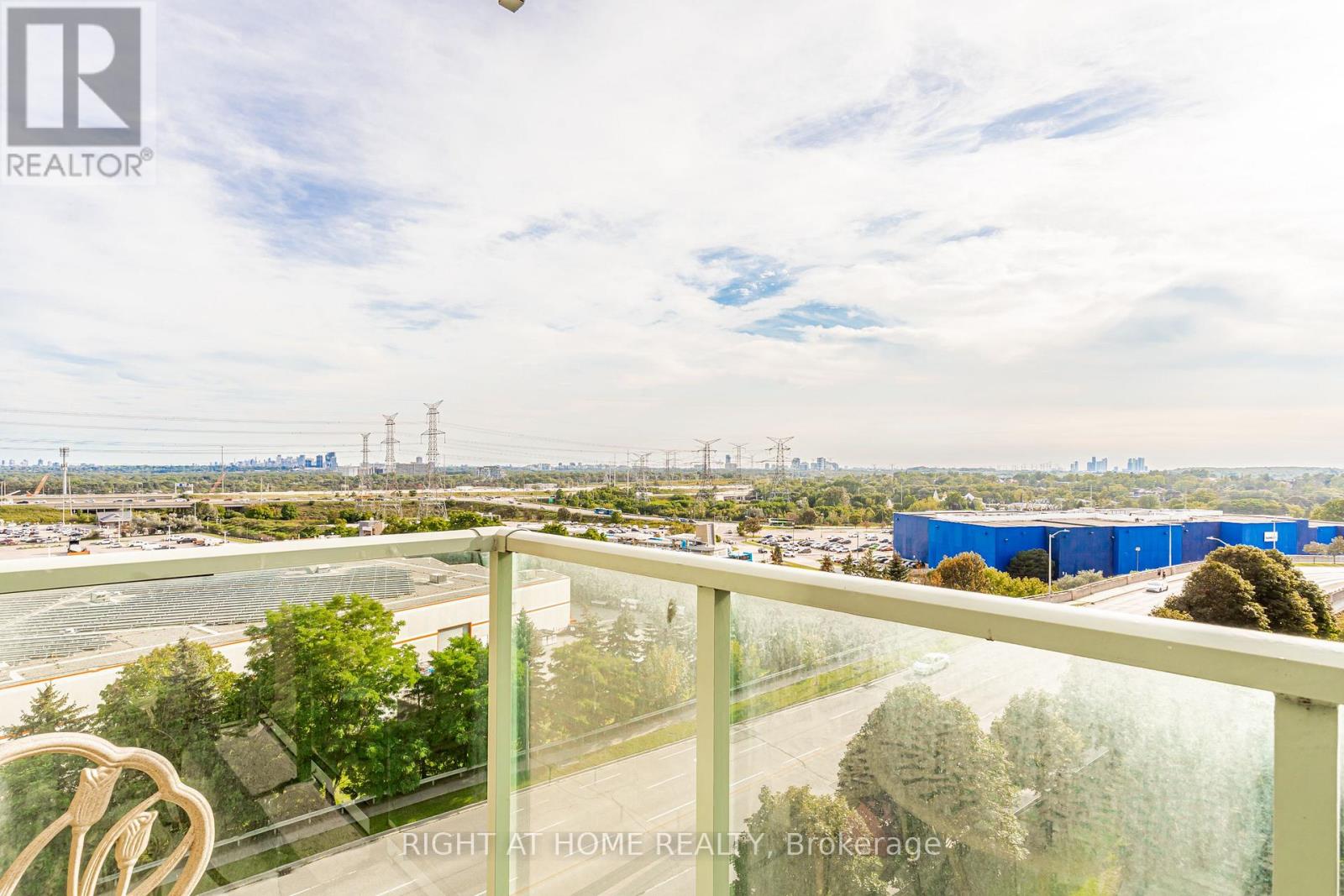 #1010 23 ONEIDA CRESCENT - 31