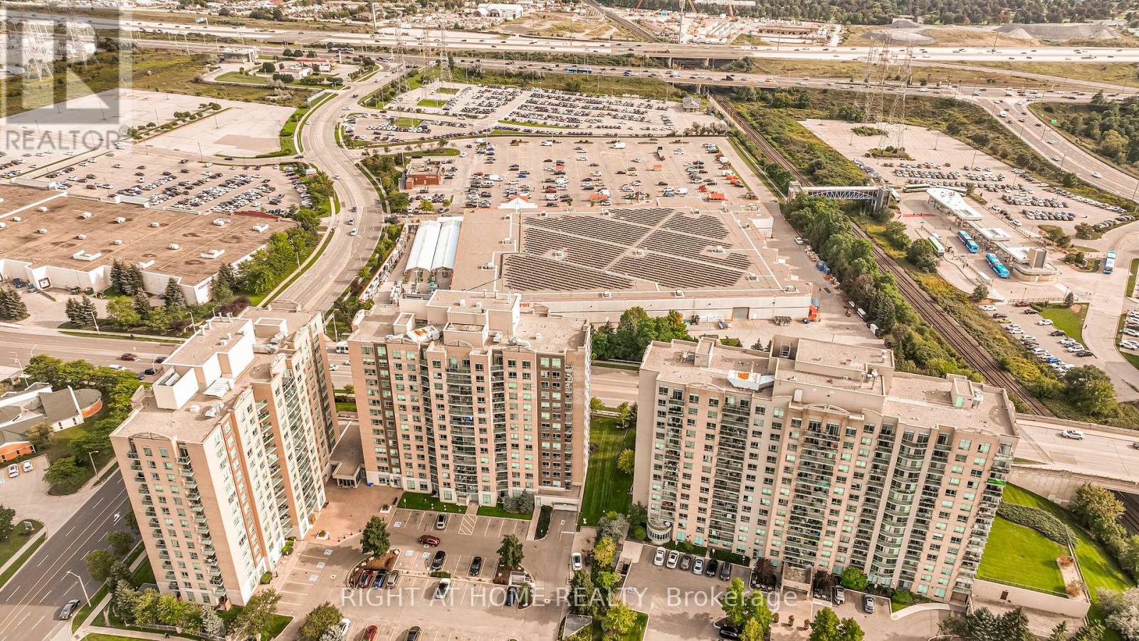 #1010 23 ONEIDA CRESCENT - 43