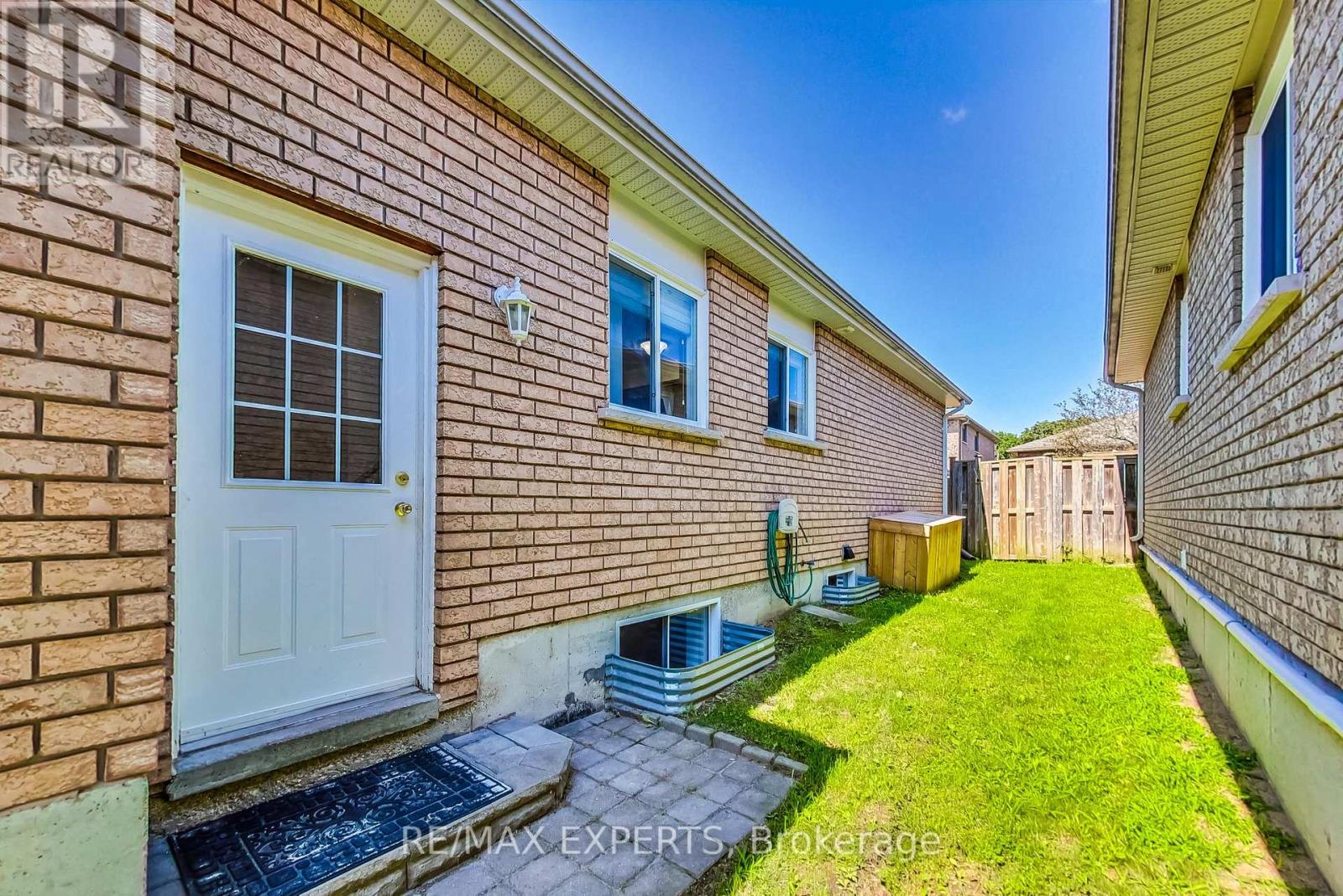10 BUTTERNUT DRIVE, Barrie (Holly) — photo 2