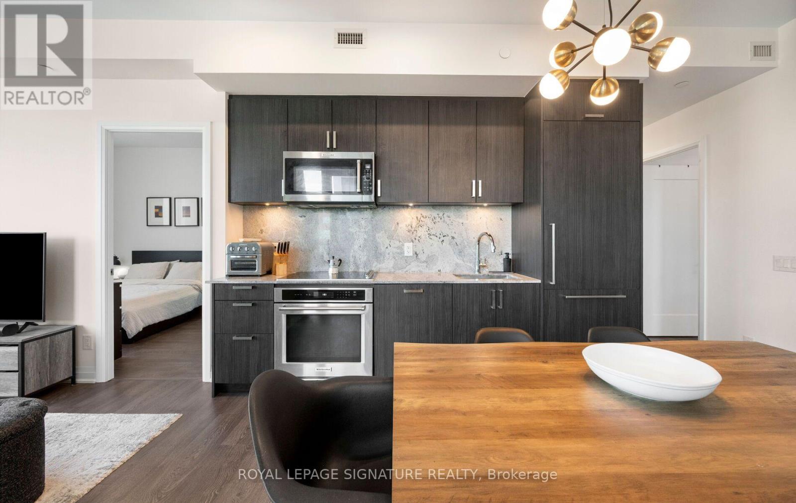 #526 280 HOWLAND AVENUE - 11