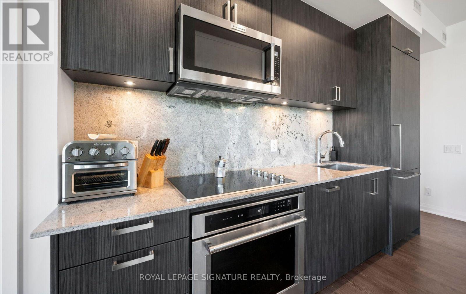 #526 280 HOWLAND AVENUE - 12