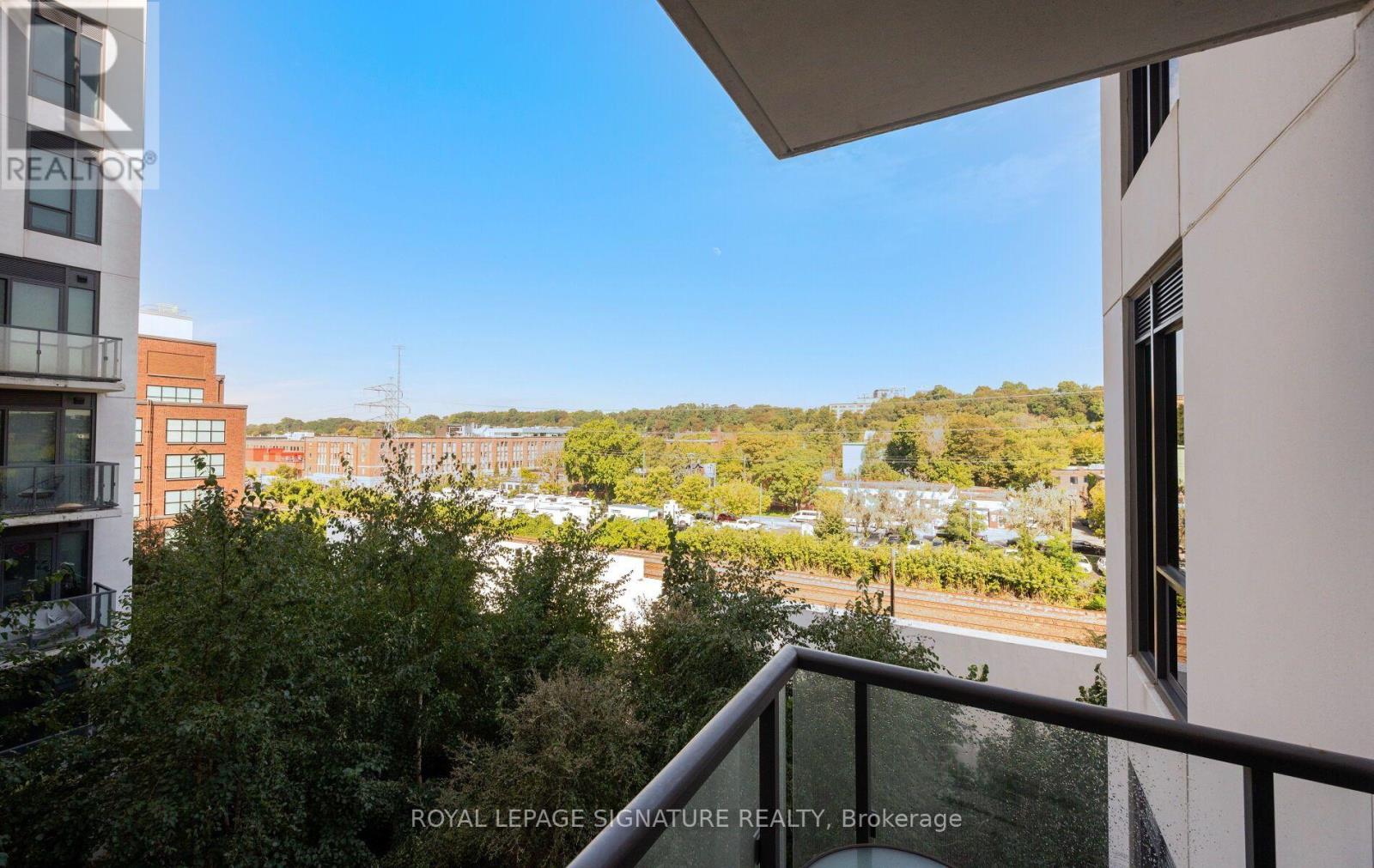 #526 280 HOWLAND AVENUE - 20