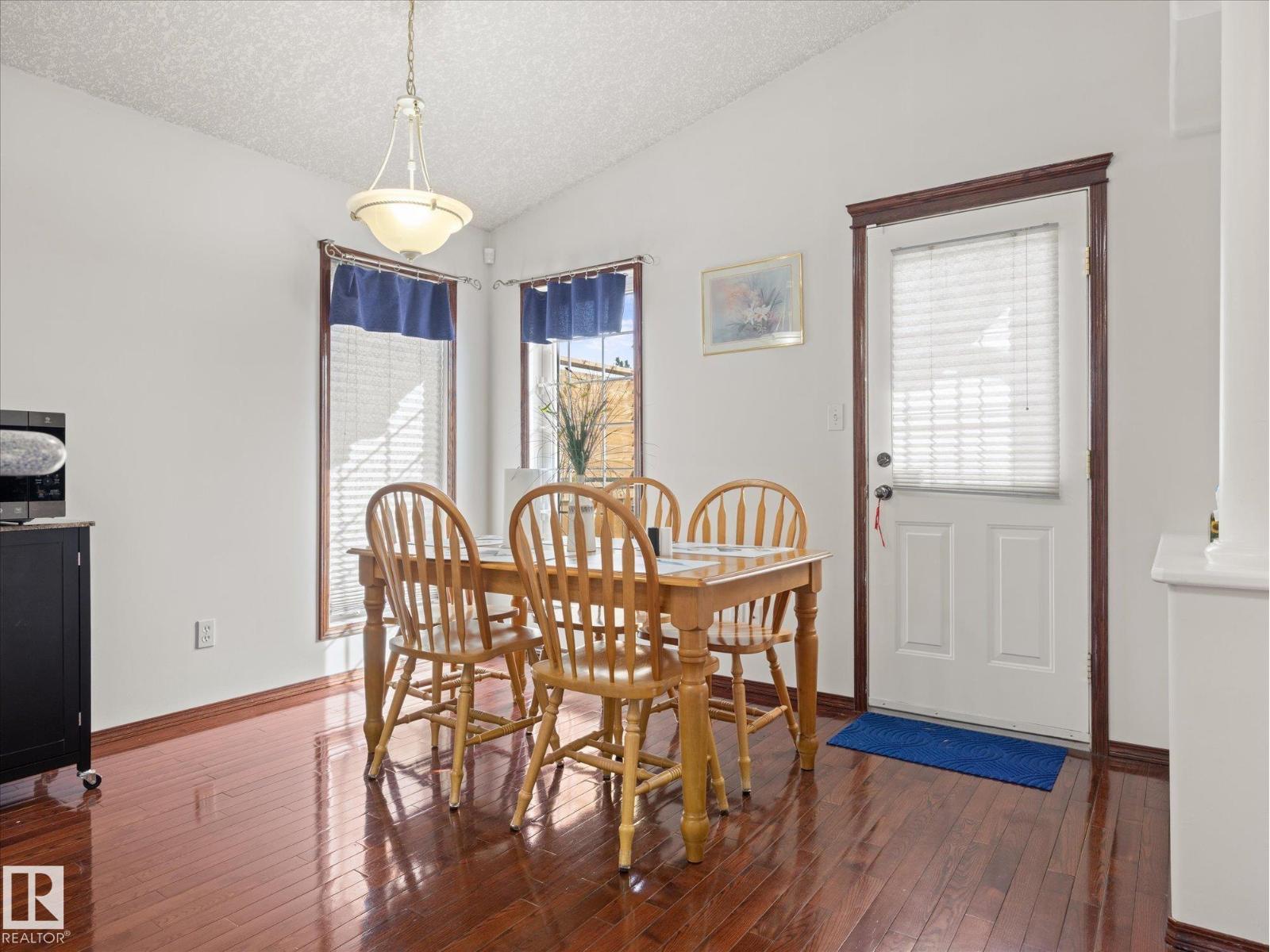 11413 118 ST NW - 10