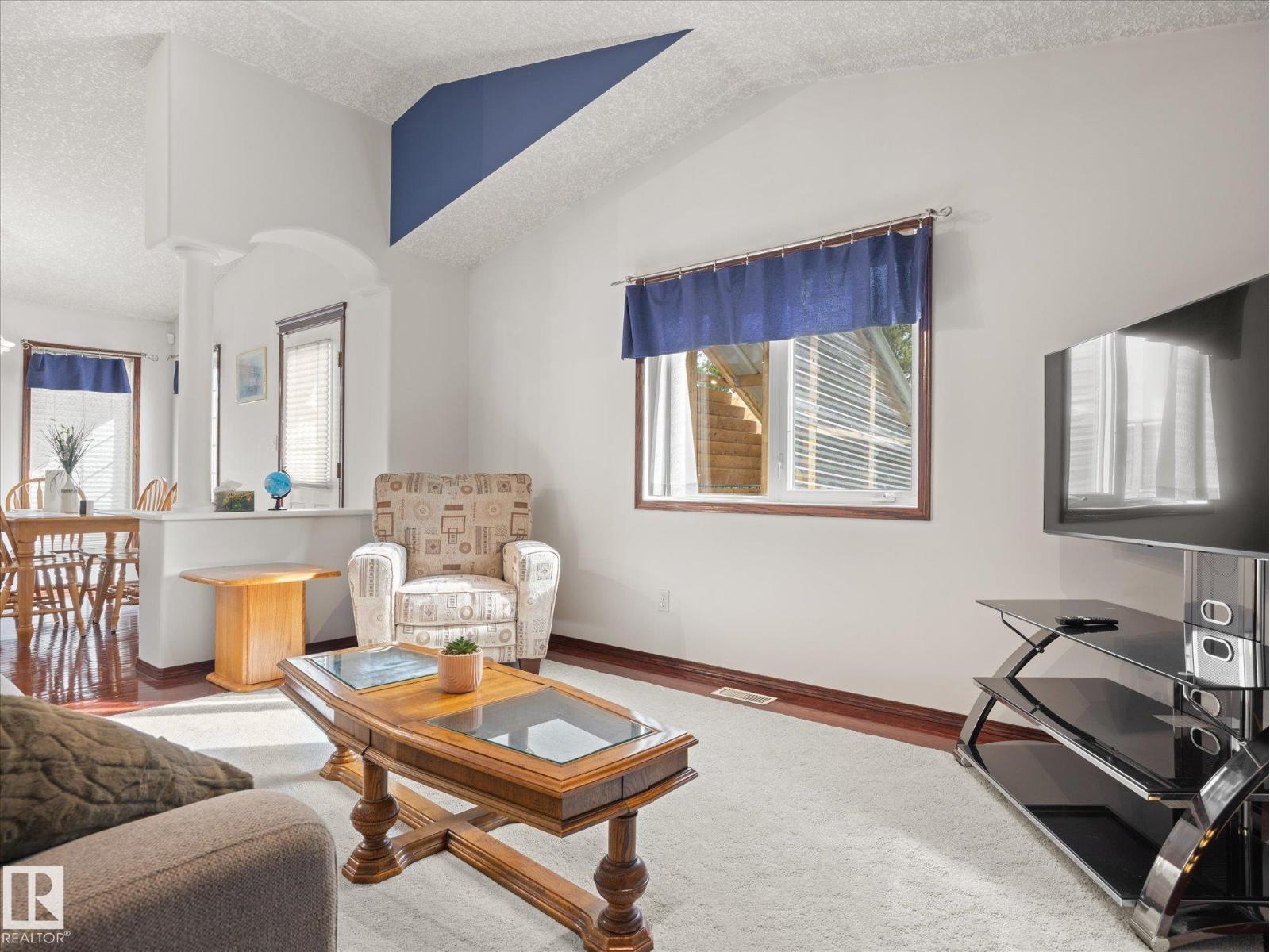11413 118 ST NW - 5