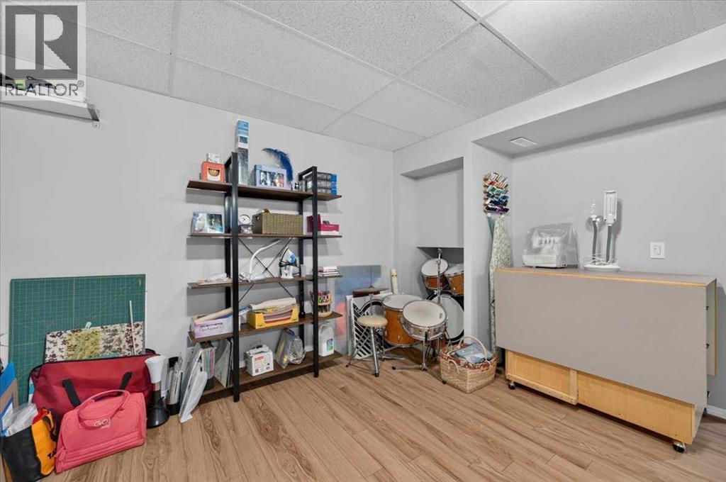 49 Hidden Valley Crescent NW - 27