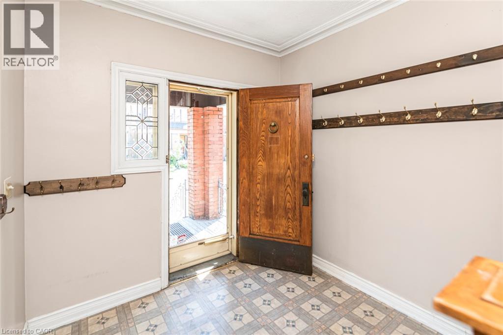 75 KENSINGTON Avenue N, Hamilton — photo 8