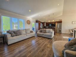 43 Lakeview Drive, Brandon, MB R7B4G9 Photo 9