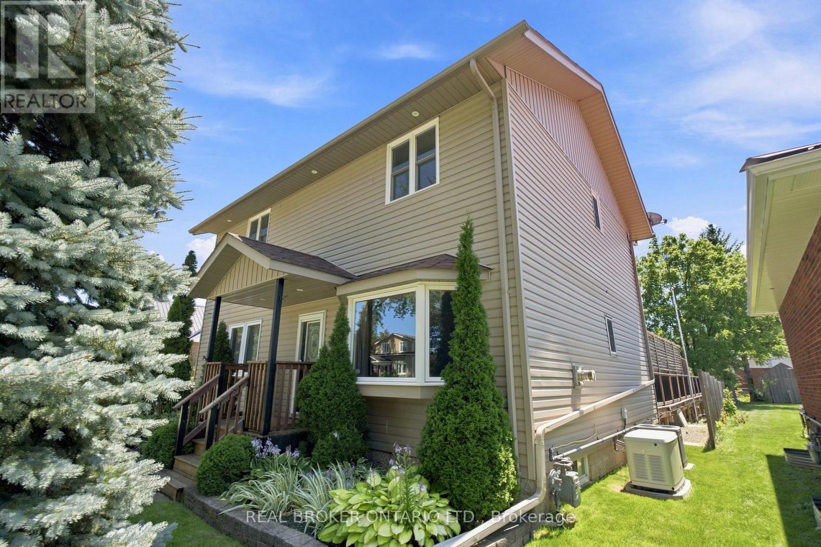 11 PERRY STREET, Kawartha Lakes (Oakwood) — photo 3