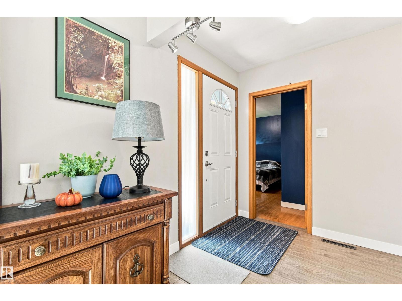 6516 95 AV NW, Ottewell, Edmonton photo 3