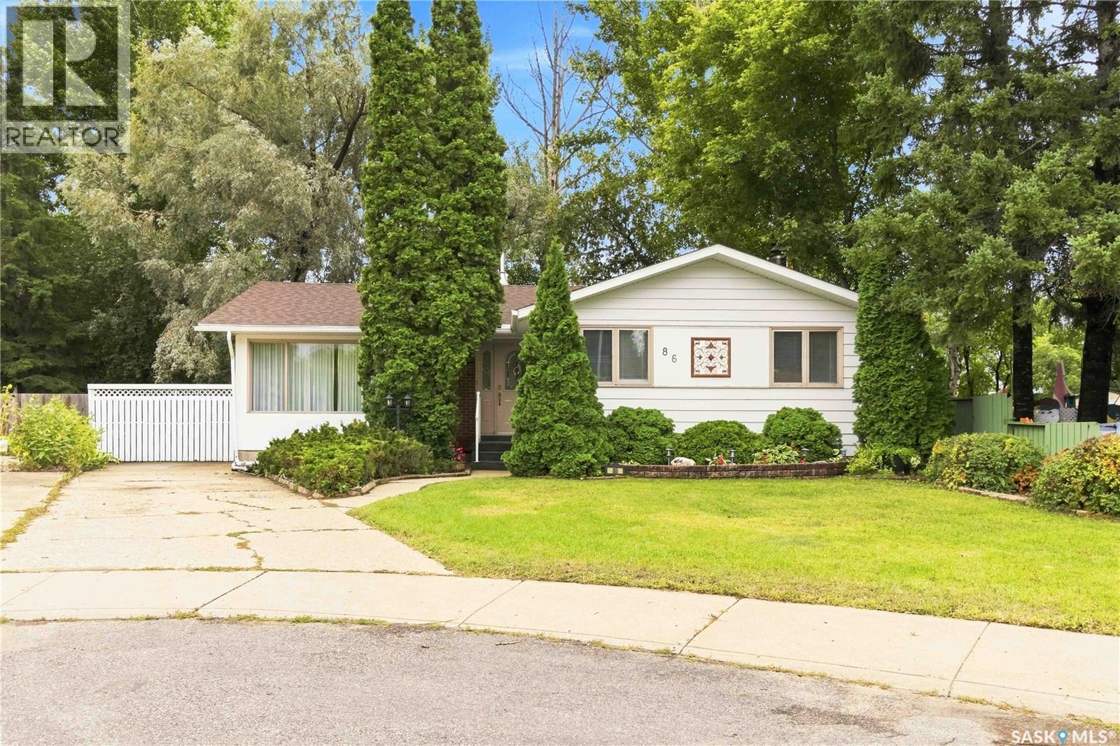 86 Brown CRESCENT - 1