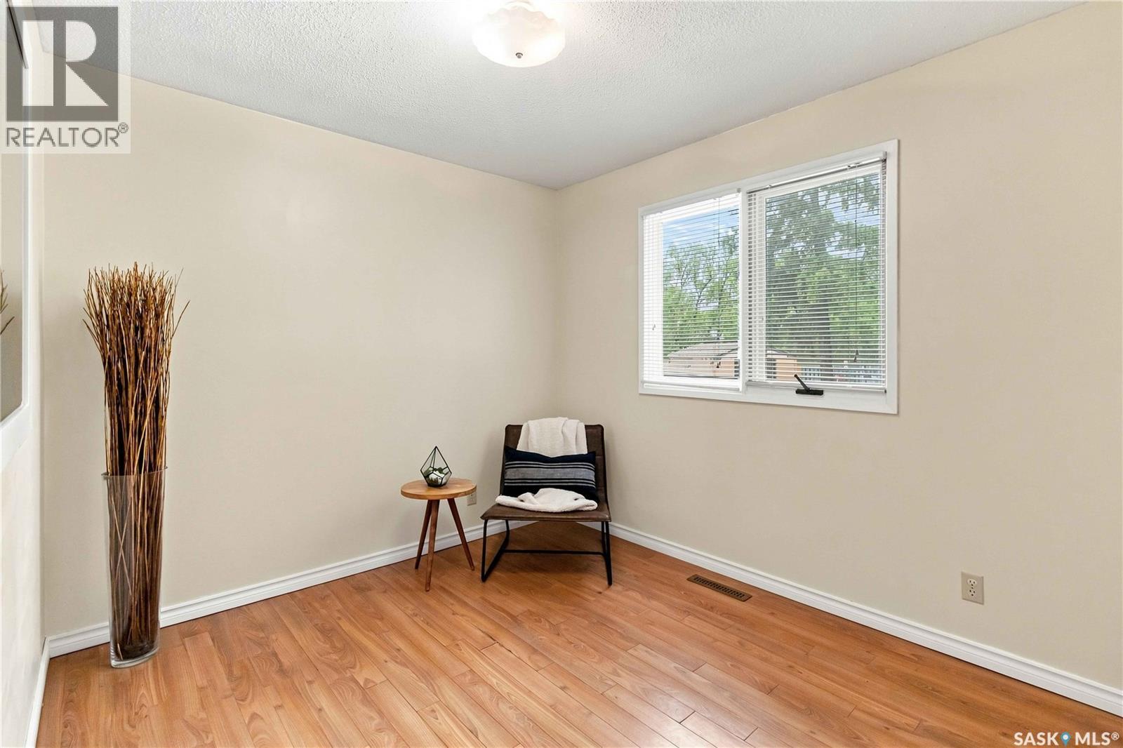 86 Brown CRESCENT - 12