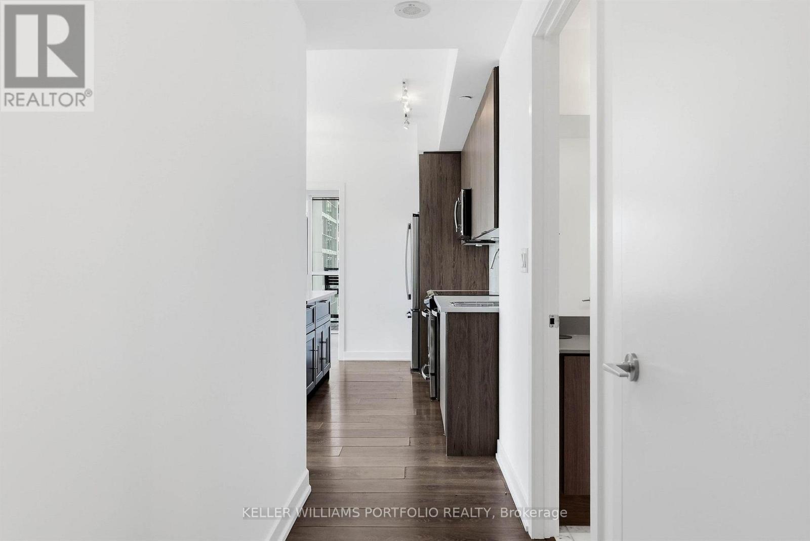 #1009 50 BRUYERES MEWS - Image 5