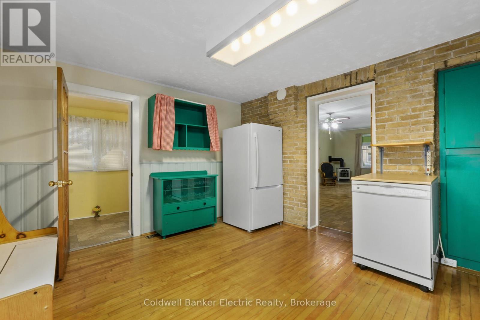 553 CHAMBERLAIN STREET - 10