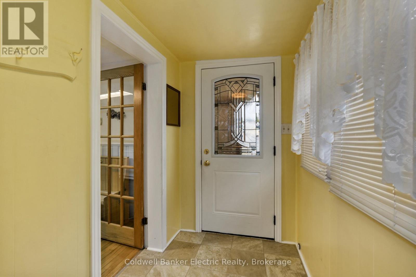 553 CHAMBERLAIN STREET - 13