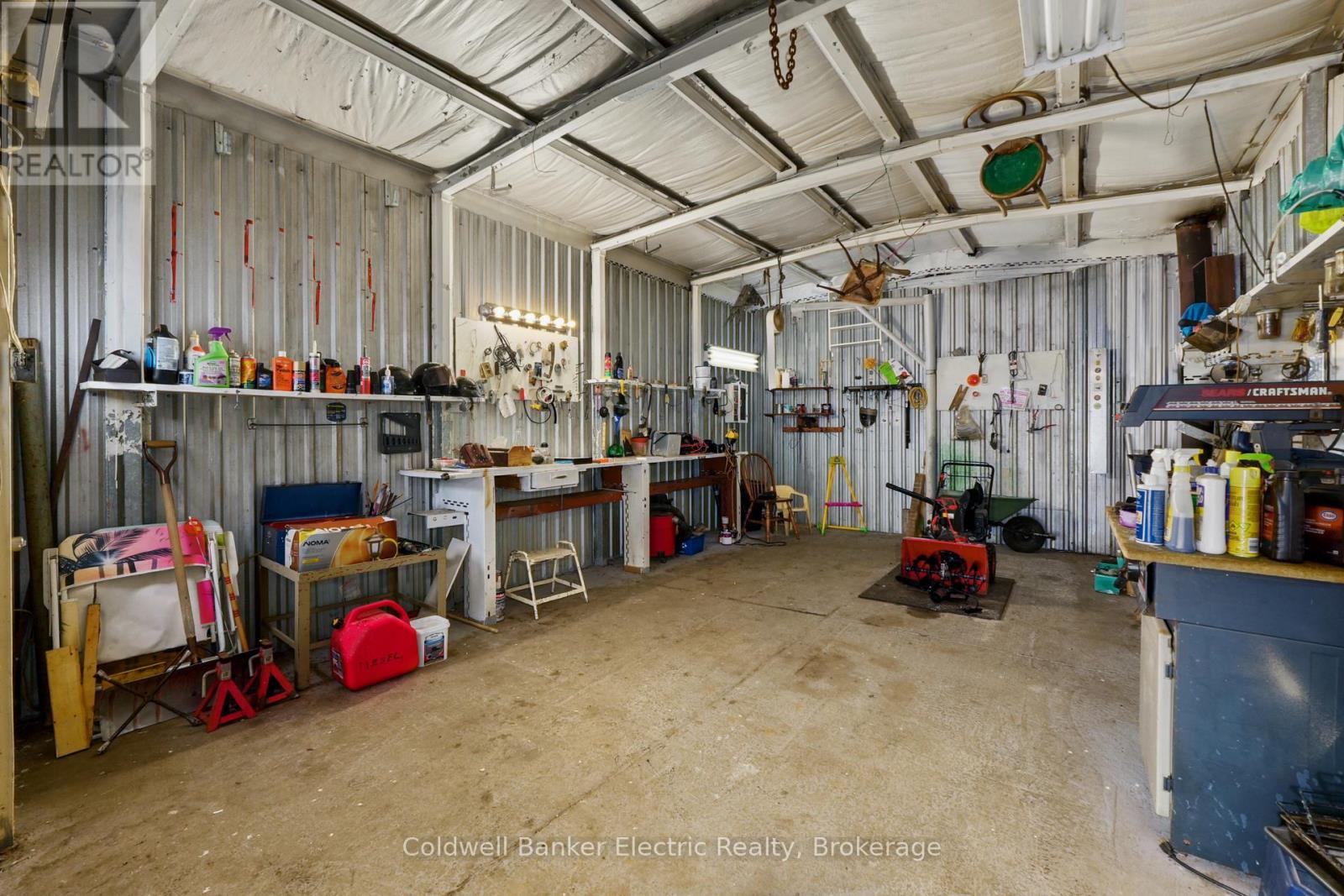 553 CHAMBERLAIN STREET - Image 29