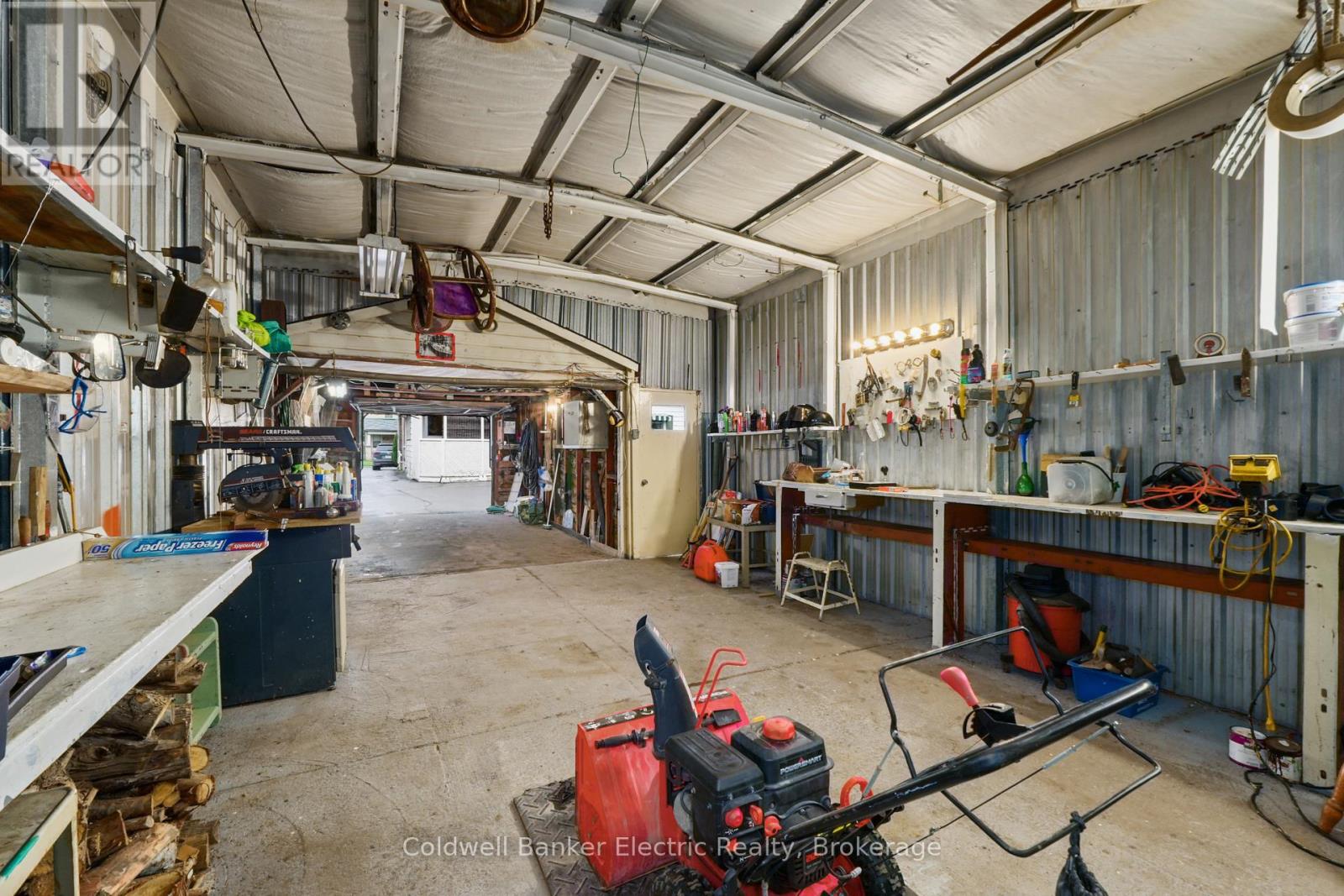 553 CHAMBERLAIN STREET - Image 30