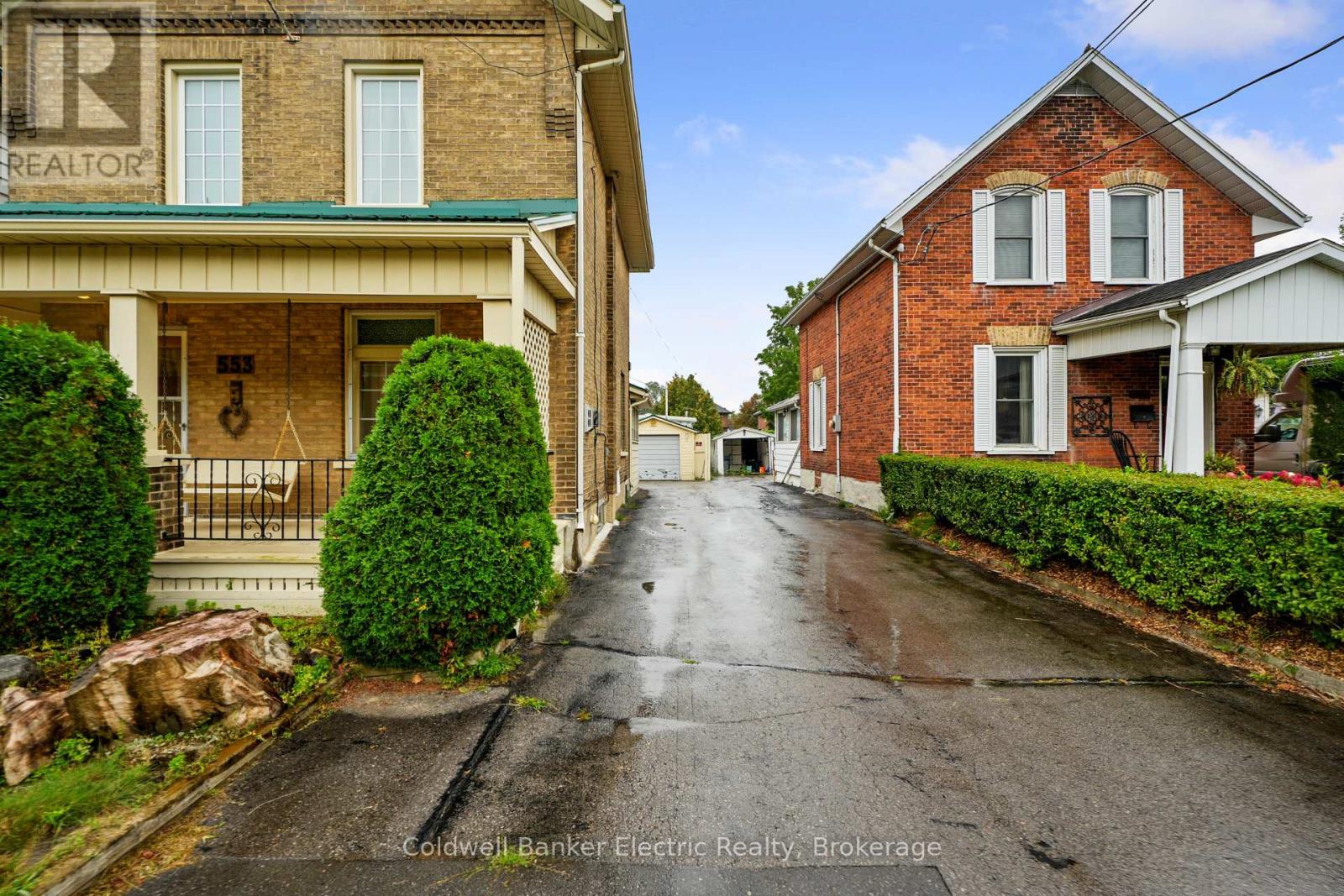 553 CHAMBERLAIN STREET - 4