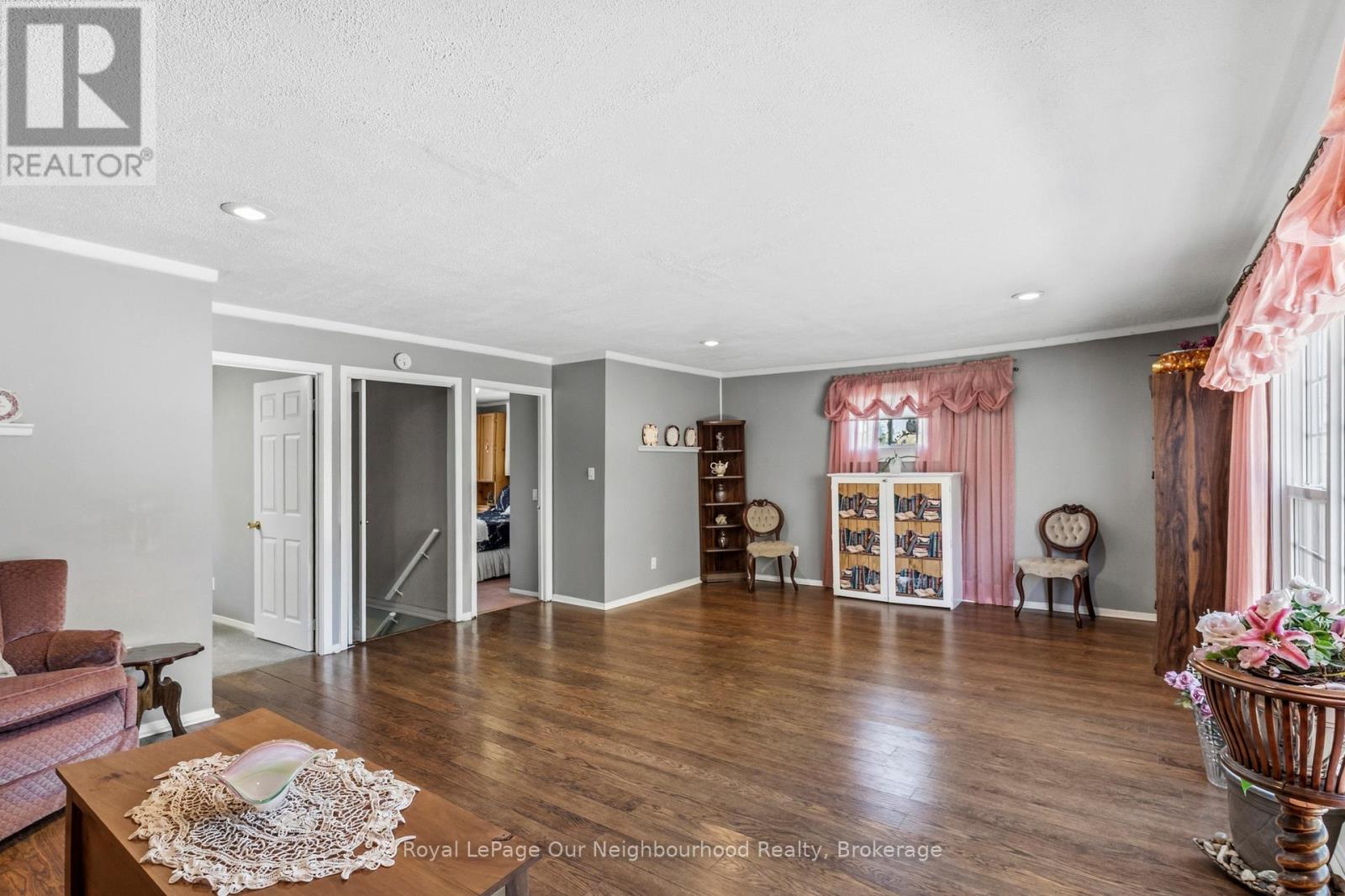 261 RIVER ROAD E - Image 18