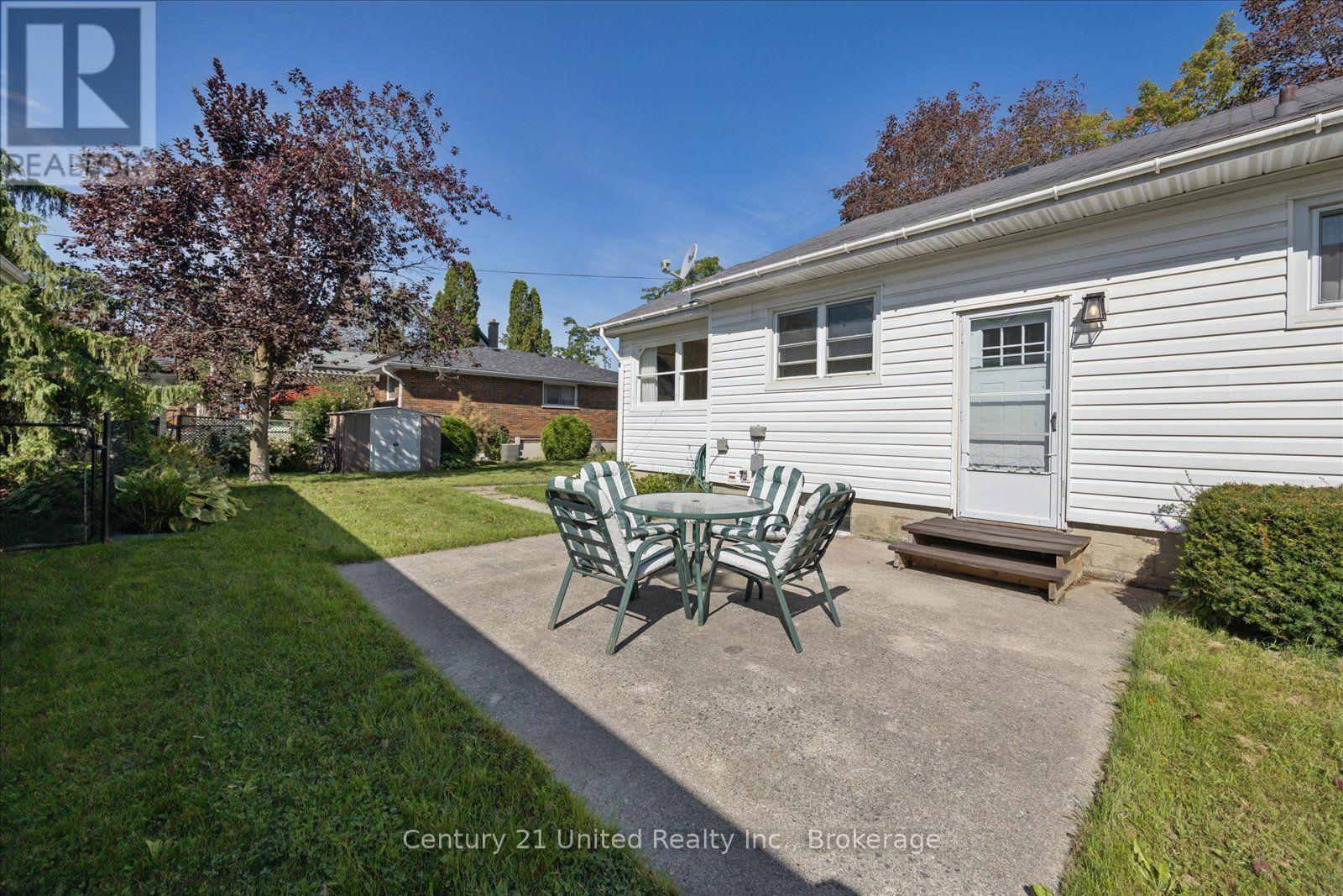 797 VALLEYVIEW DRIVE - 42