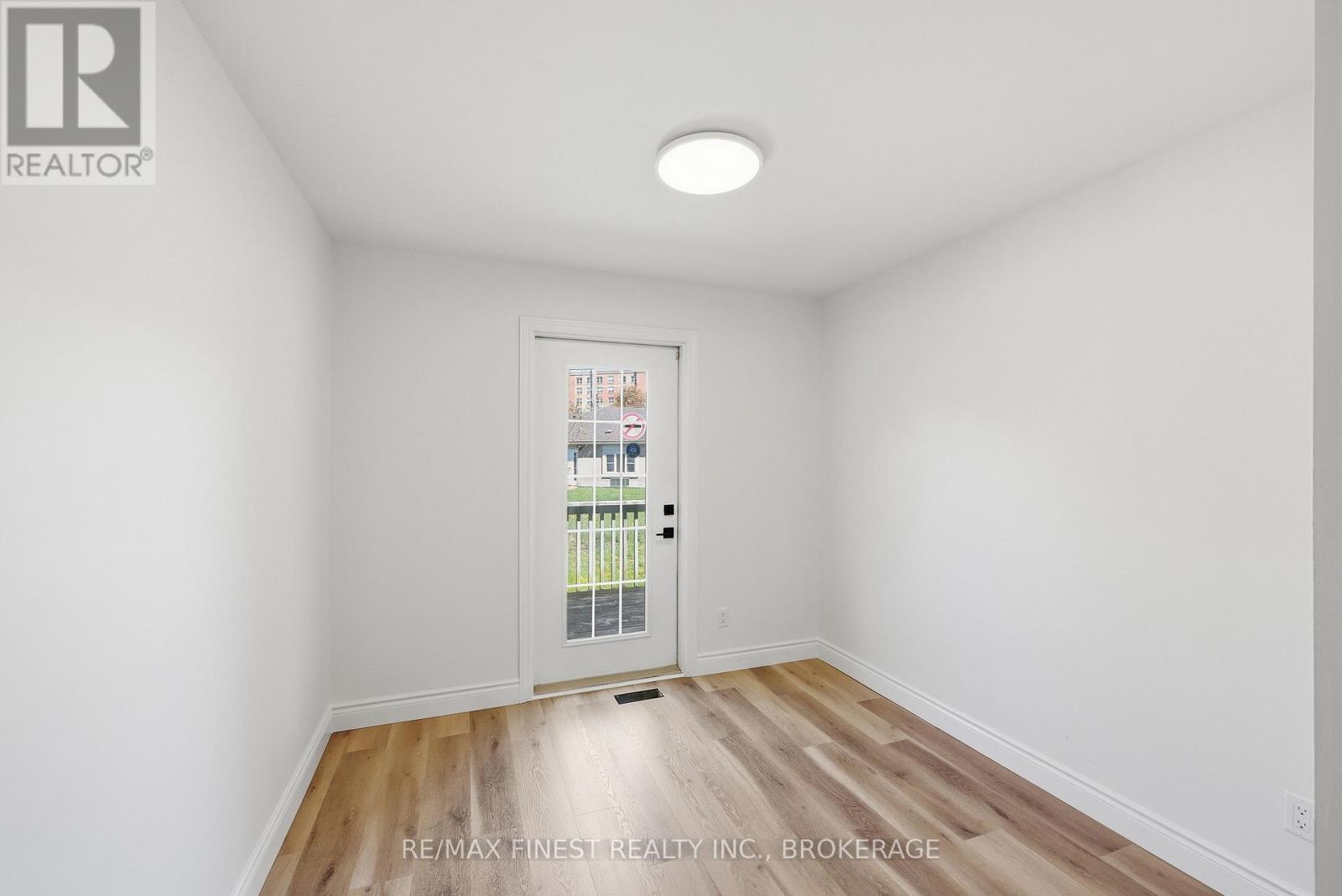 882 BEACONHILL COURT - 23