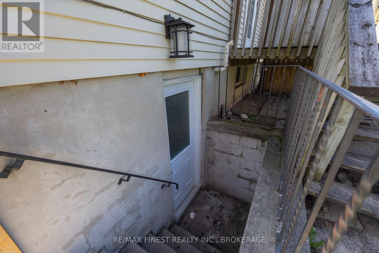 882 BEACONHILL COURT - 50