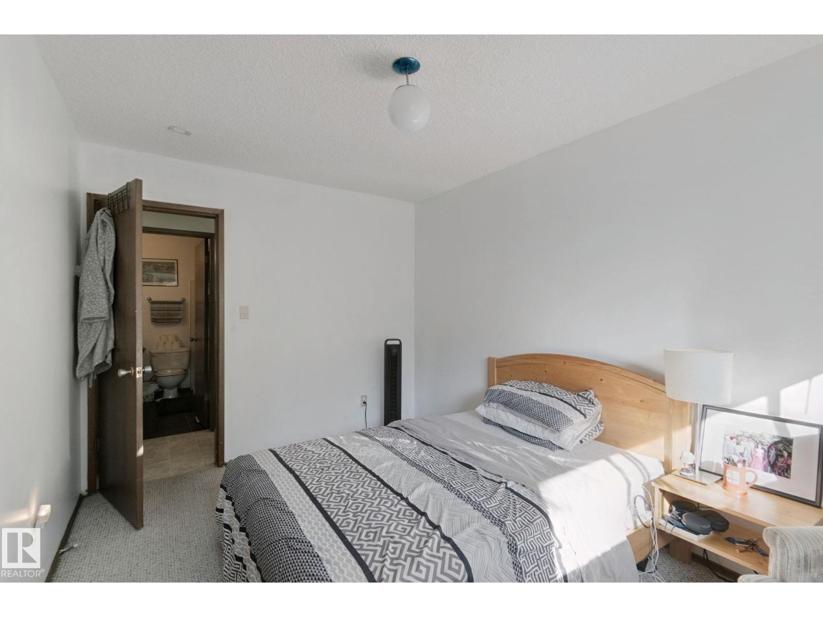 10807 54 AV NW - 23