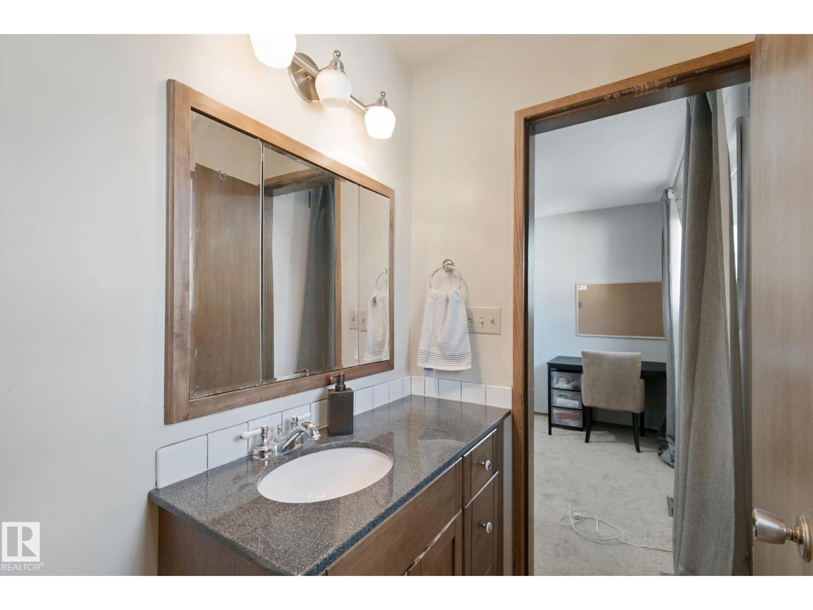 10807 54 AV NW - 33