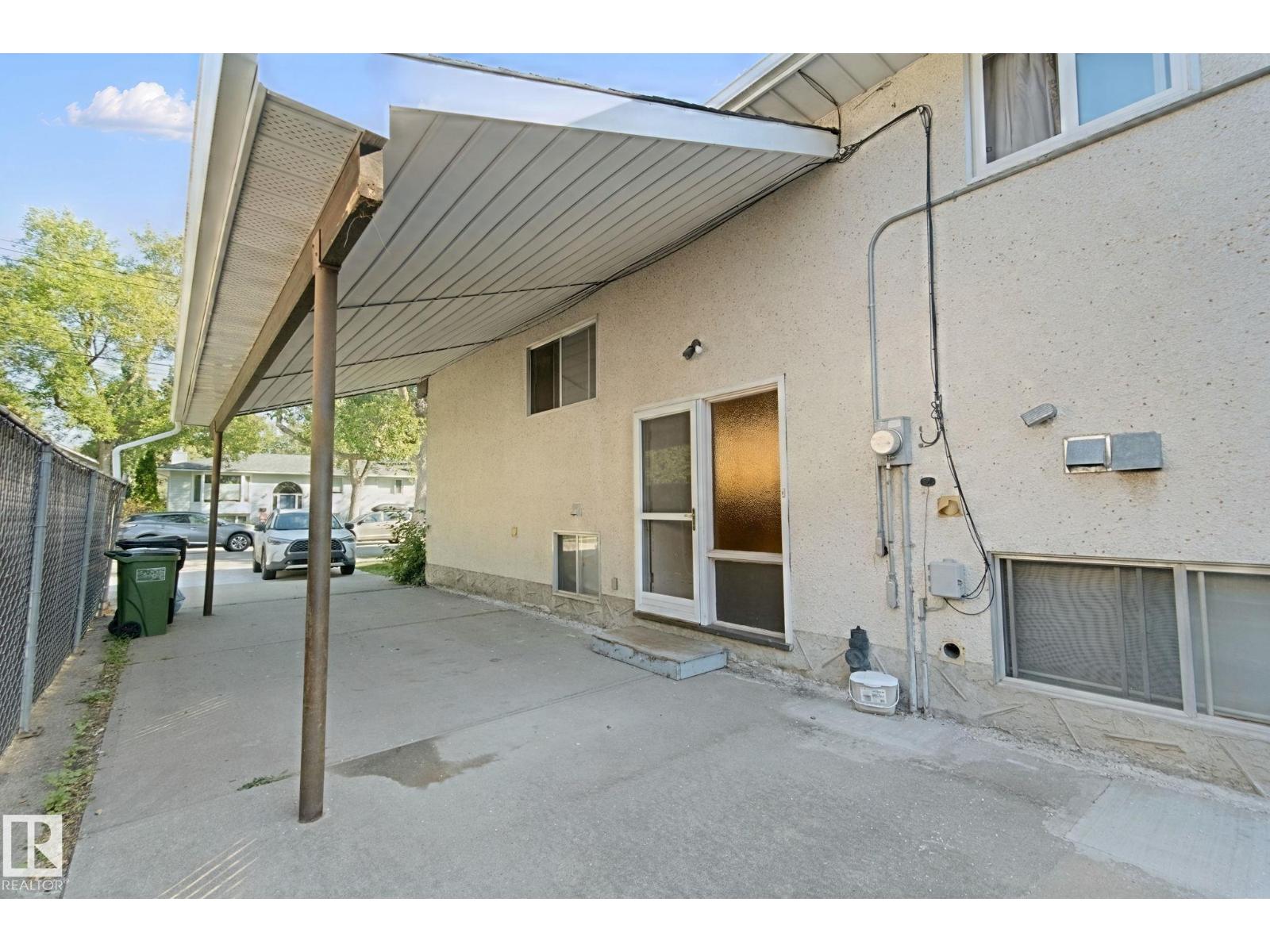 10807 54 AV NW - 60