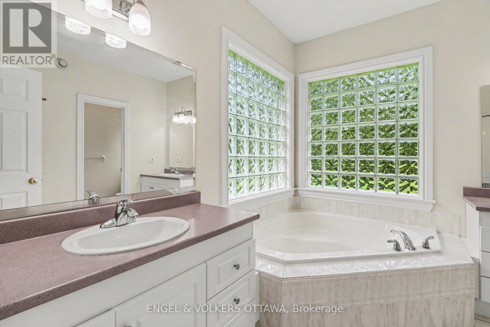 3 Bed, 3 Bath House for Sale in Ottawa – 6235 DEERMEADOW DRIVE, Ottawa – MLS# X13764944 - Image 20