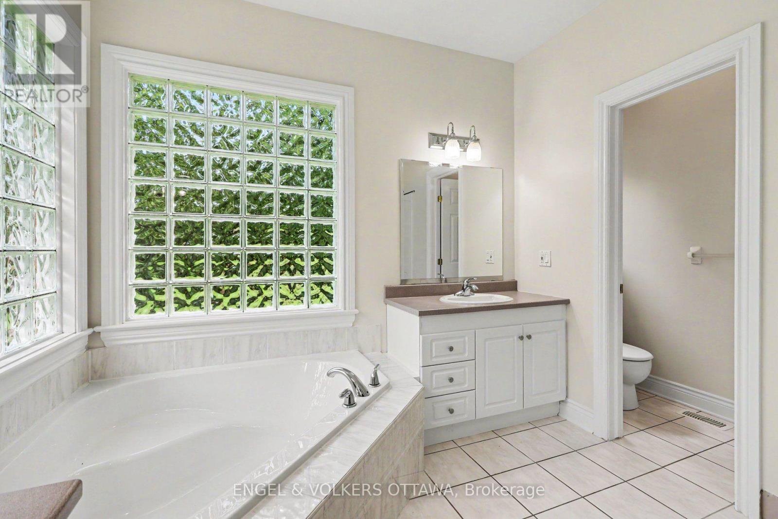 3 Bed, 3 Bath House for Sale in Ottawa – 6235 DEERMEADOW DRIVE, Ottawa – MLS# X13764944 - Image 21