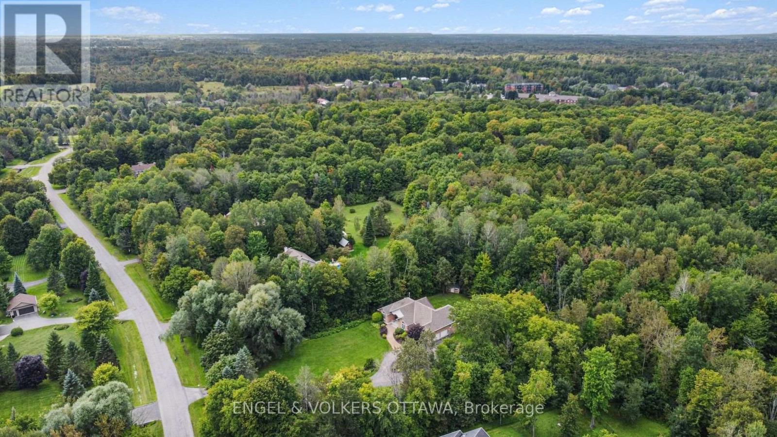 3 Bed, 3 Bath House for Sale in Ottawa – 6235 DEERMEADOW DRIVE, Ottawa – MLS# X13764944 - Image 37