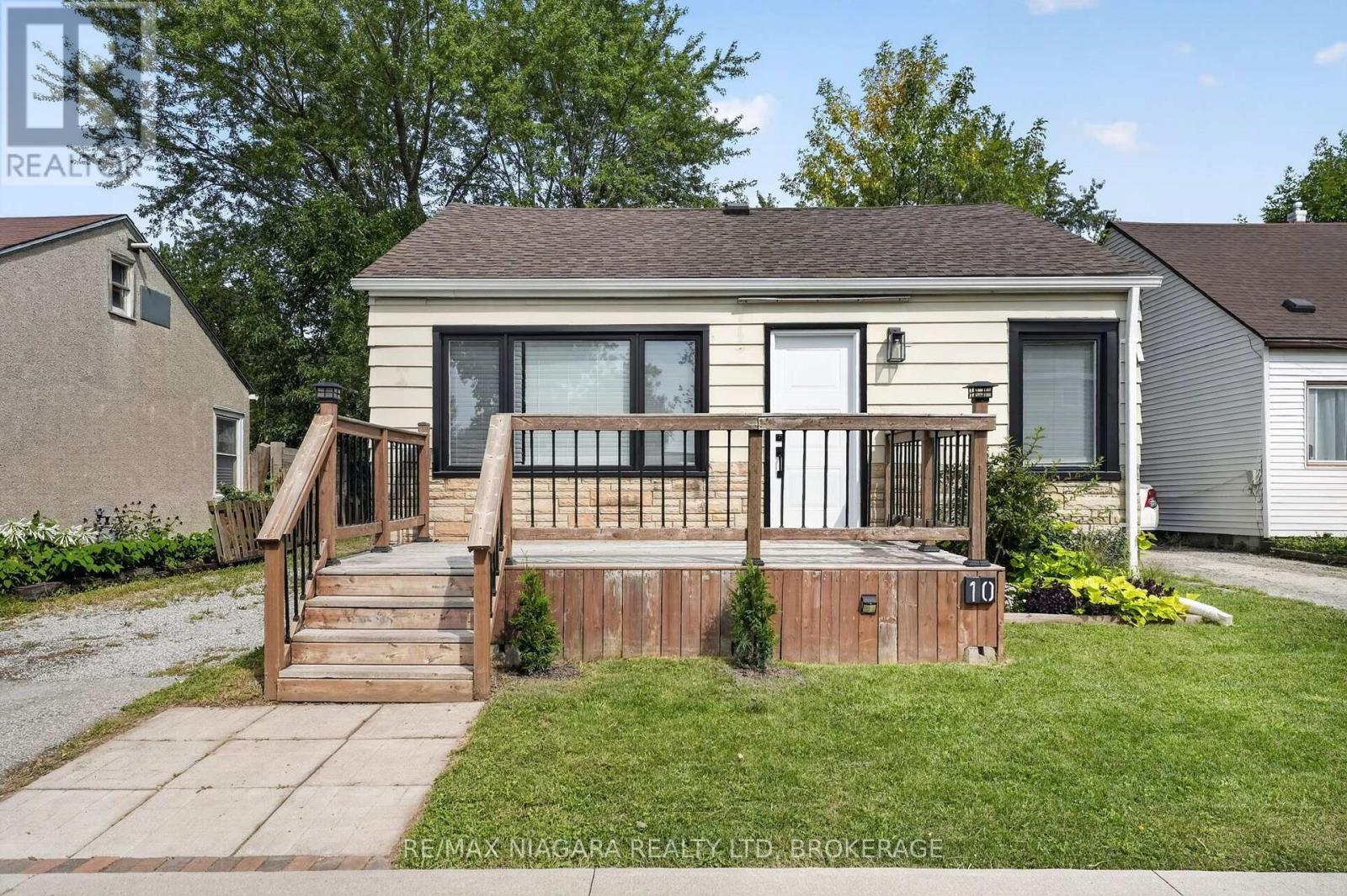 10 CHURCHILL AVENUE - 1