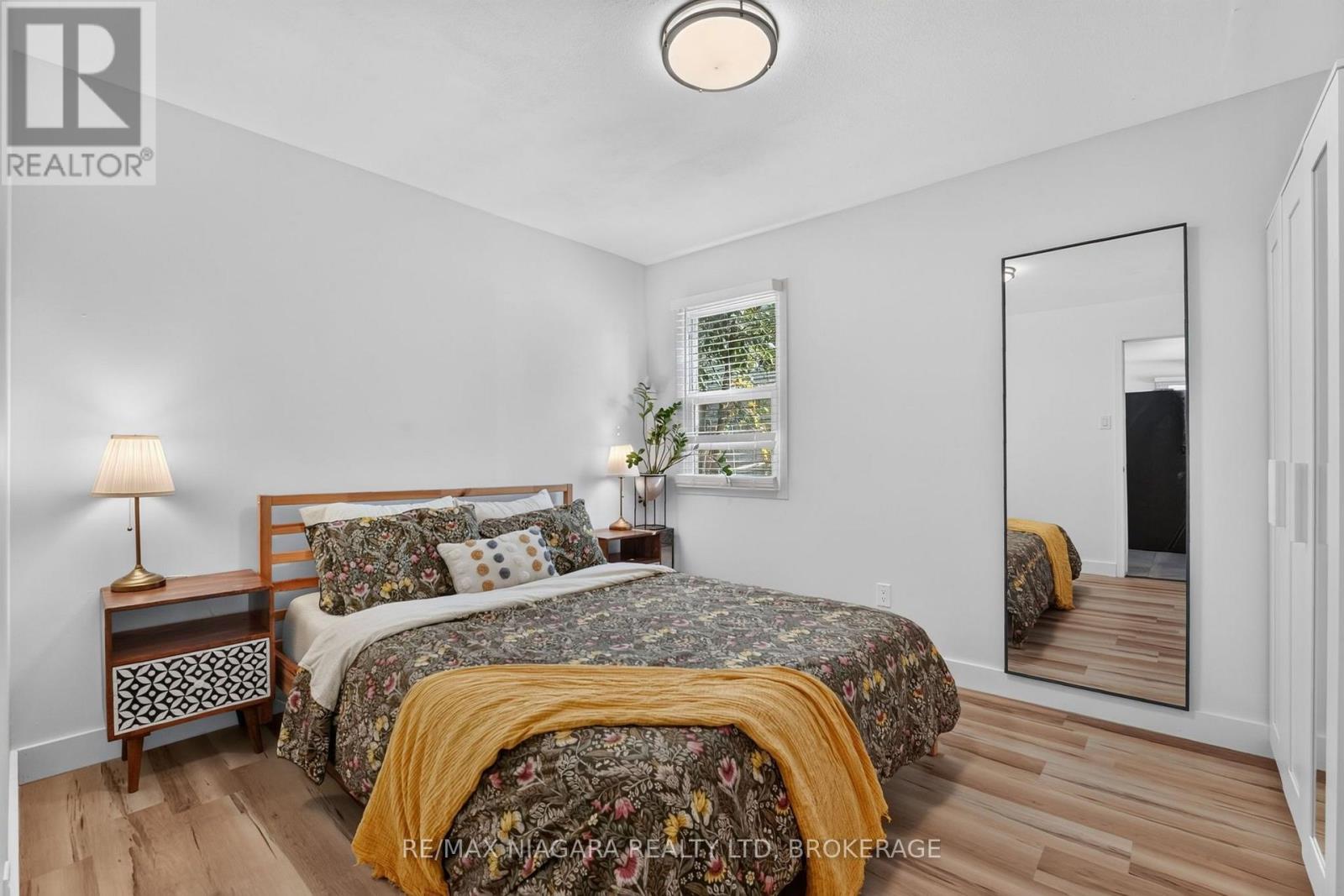 10 CHURCHILL AVENUE - Image 22