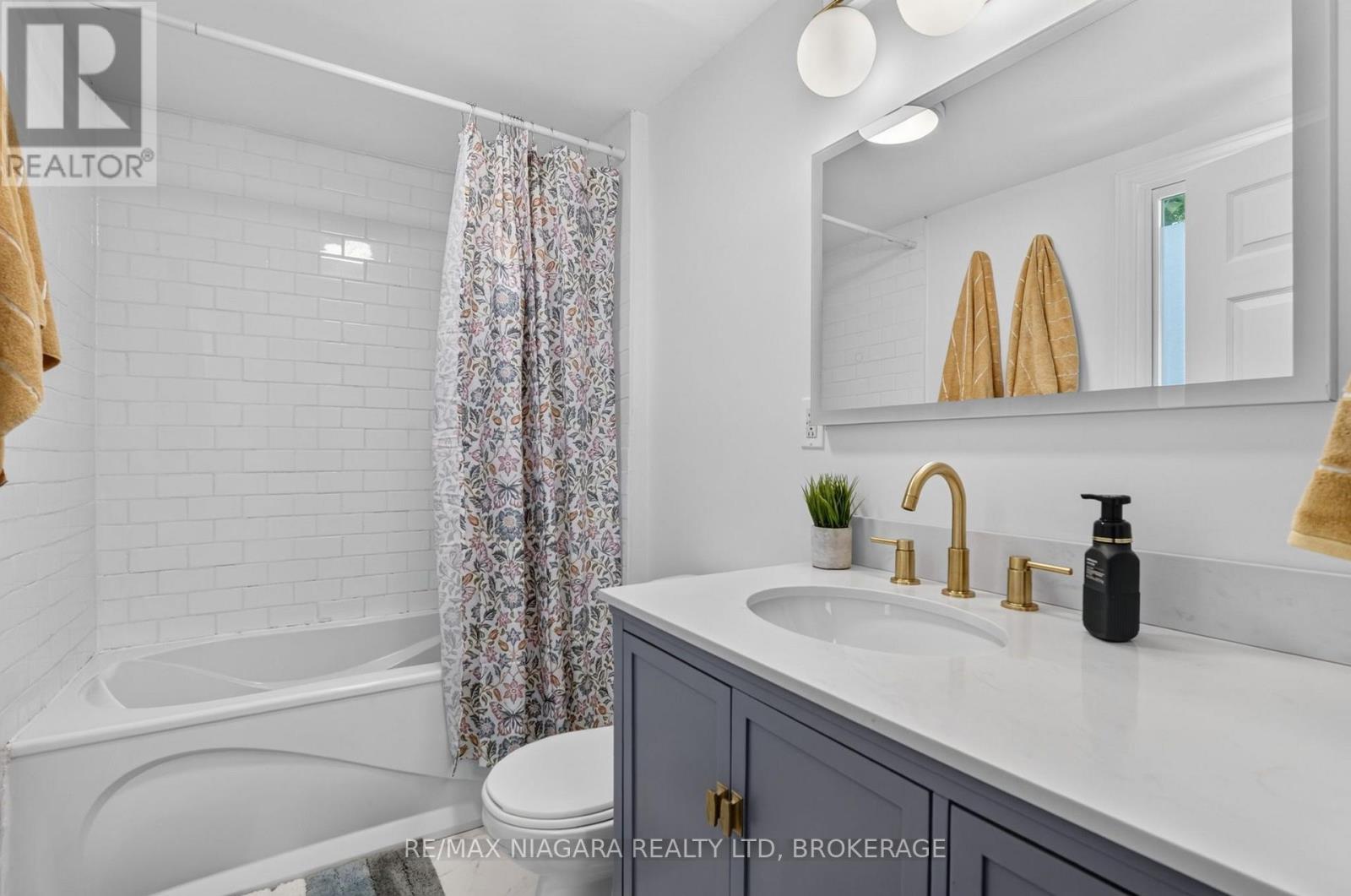 10 CHURCHILL AVENUE - 28