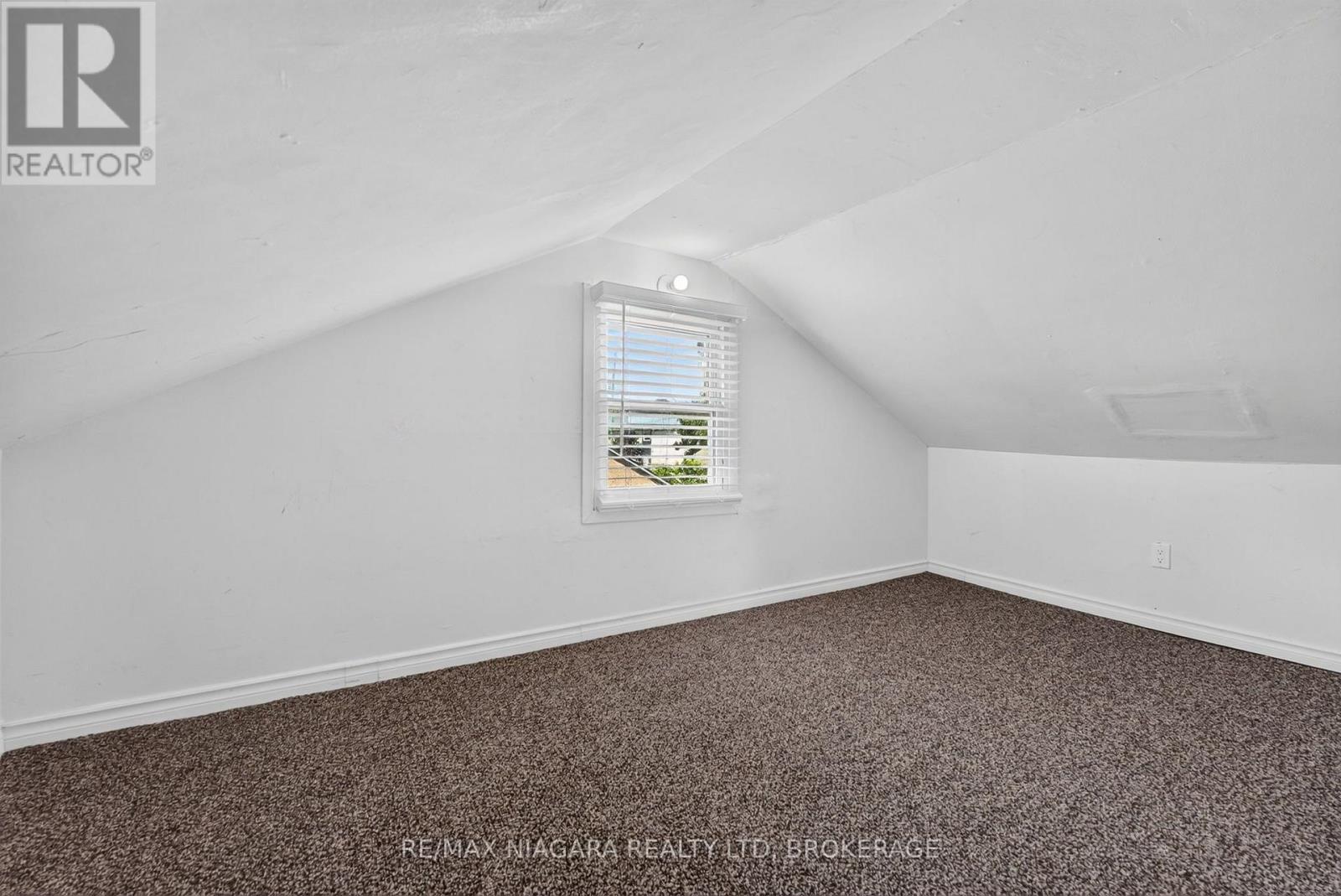 10 CHURCHILL AVENUE - Image 33