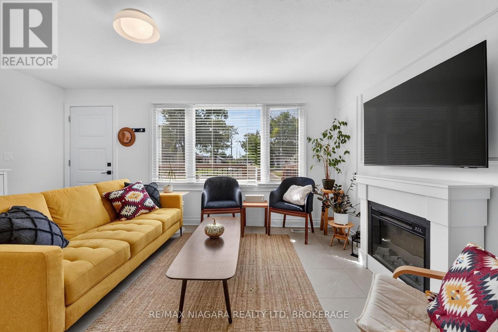 10 CHURCHILL AVENUE - 7
