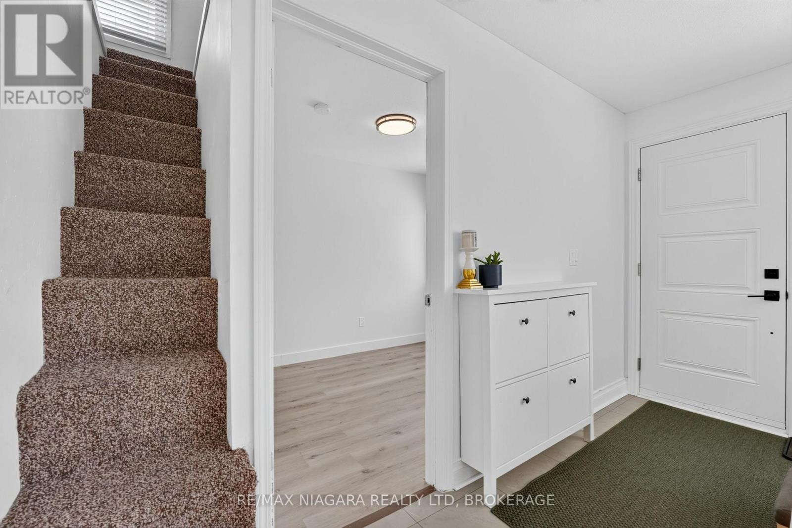 10 CHURCHILL AVENUE - 8