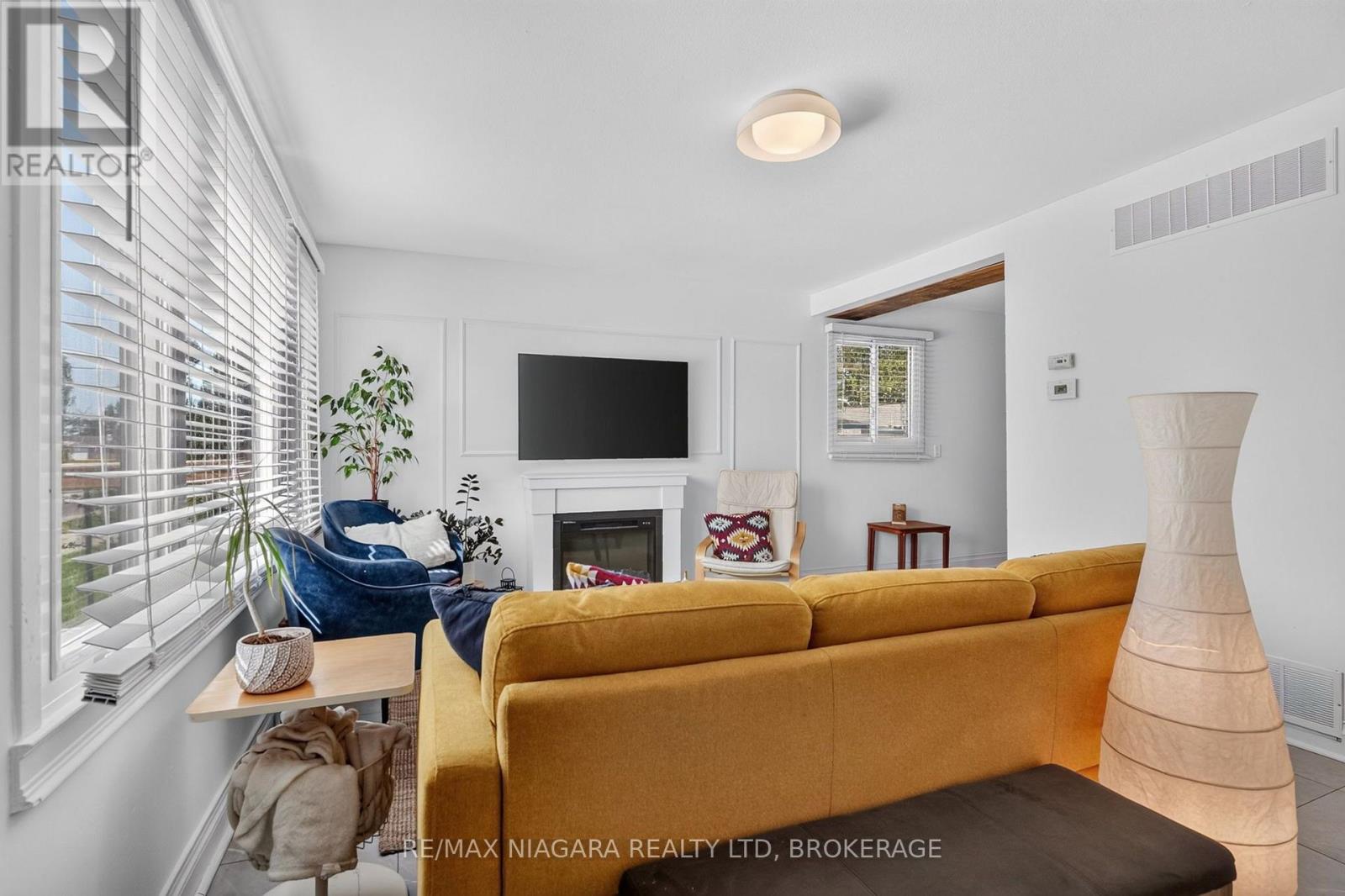 10 CHURCHILL AVENUE - 9