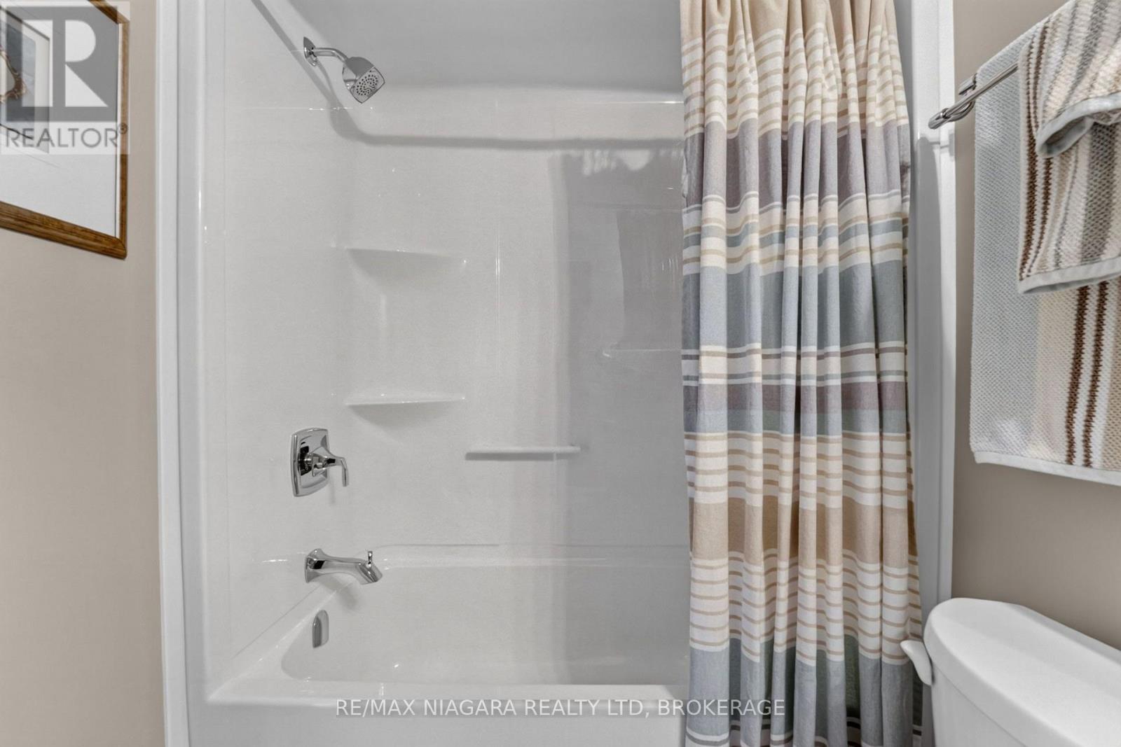 84 GANTON TRAIL, Welland (Hwy 406/Welland) — photo 9