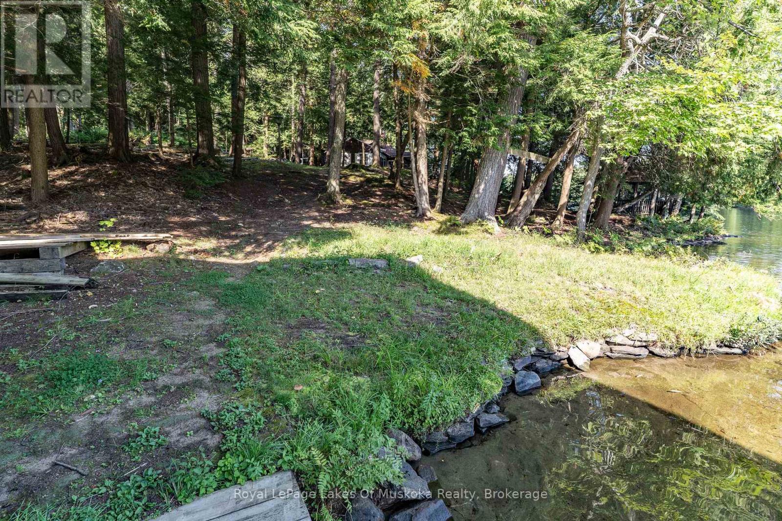 2115 LAKE MUSKOKA - 15