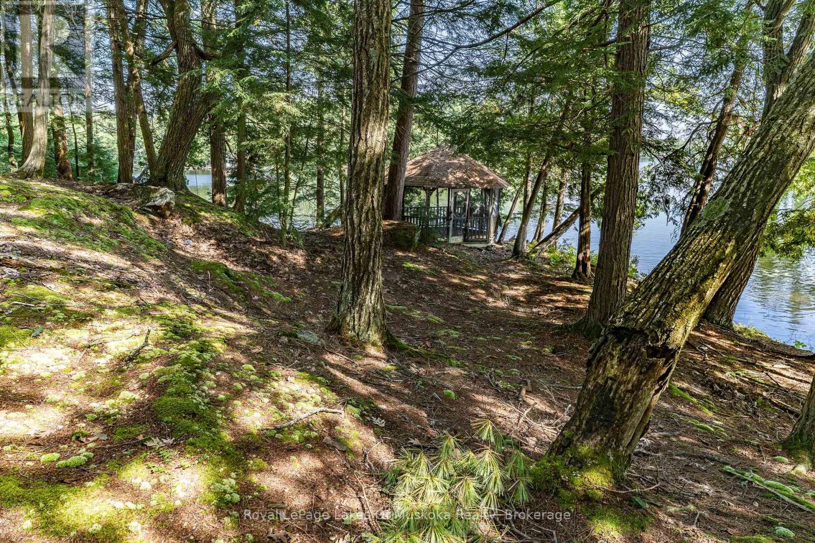 2115 LAKE MUSKOKA - Image 17