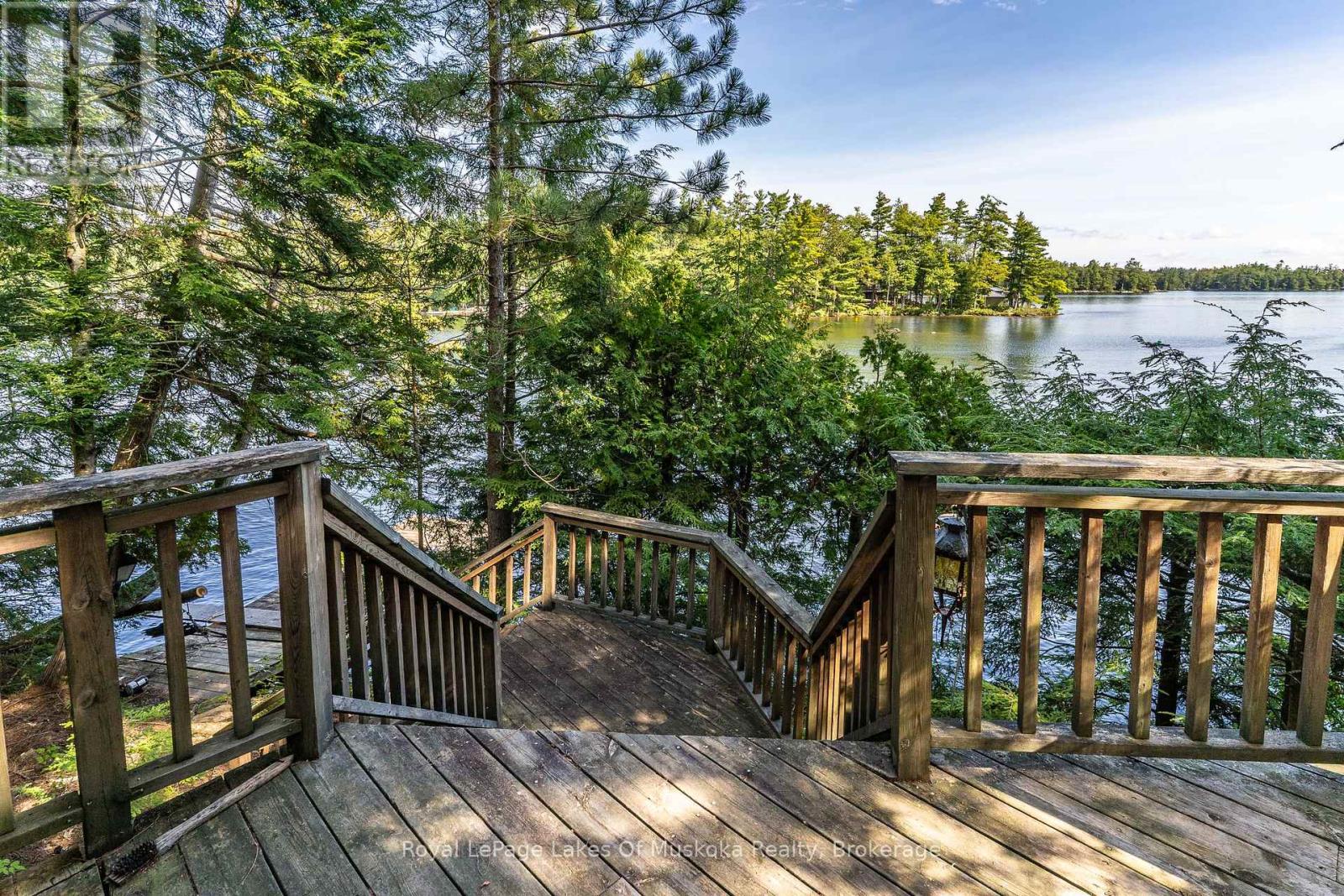 2115 LAKE MUSKOKA - 21