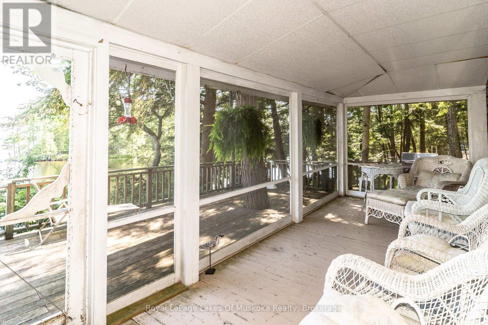 2115 LAKE MUSKOKA - 27