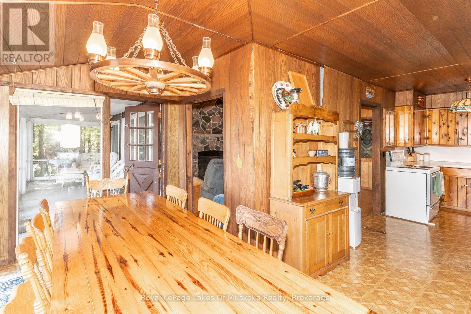 2115 LAKE MUSKOKA - Image 30