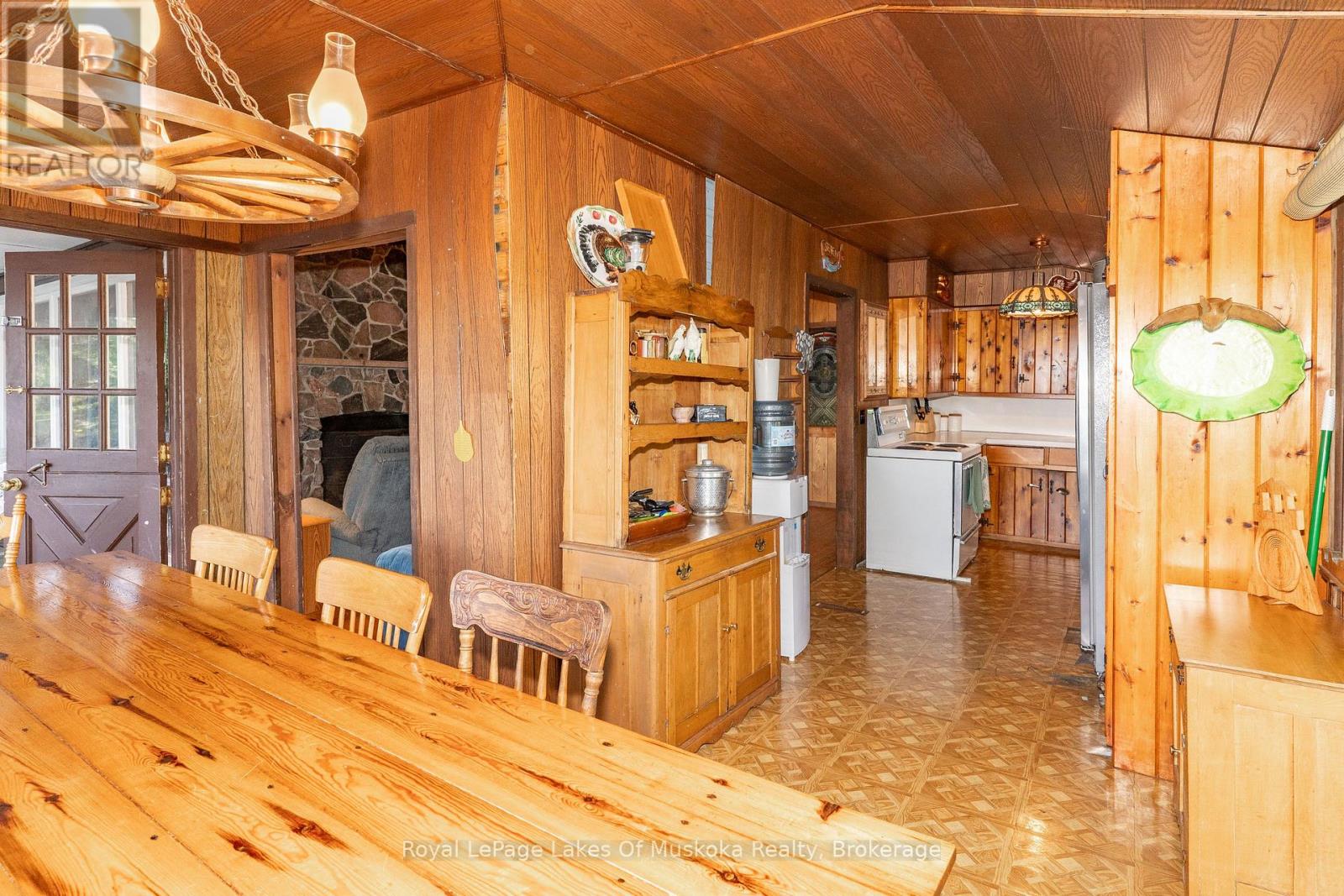 2115 LAKE MUSKOKA - Image 31