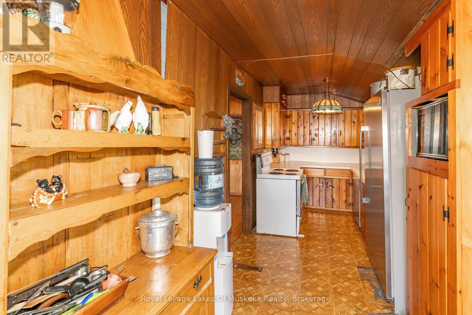 2115 LAKE MUSKOKA - Image 32