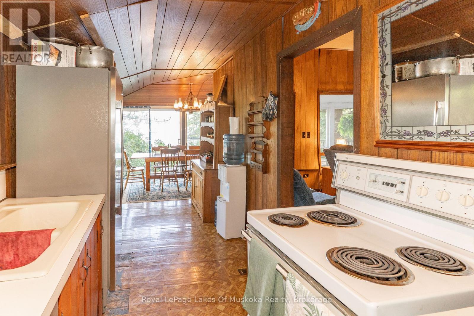 2115 LAKE MUSKOKA - Image 34
