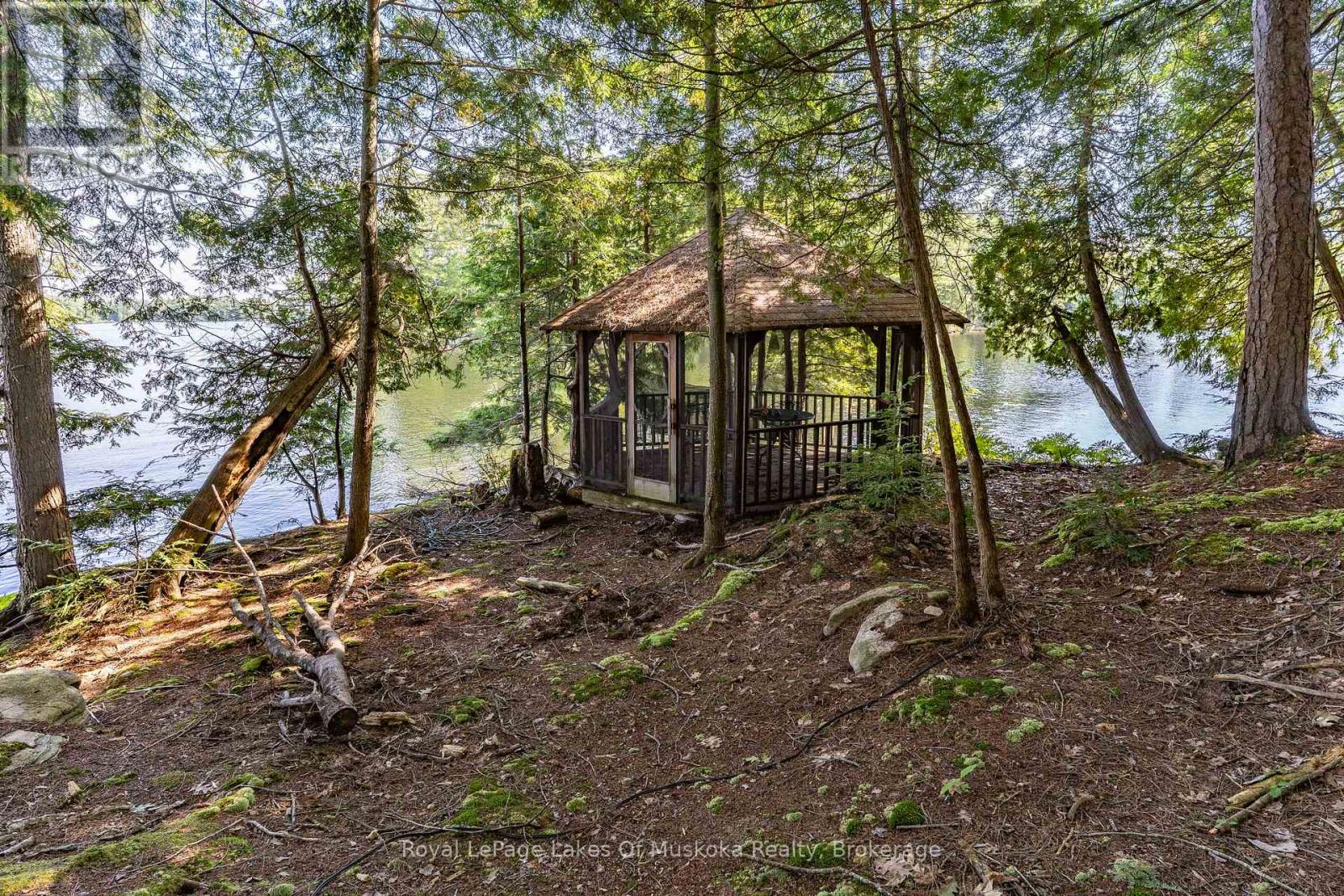 2115 LAKE MUSKOKA - 45