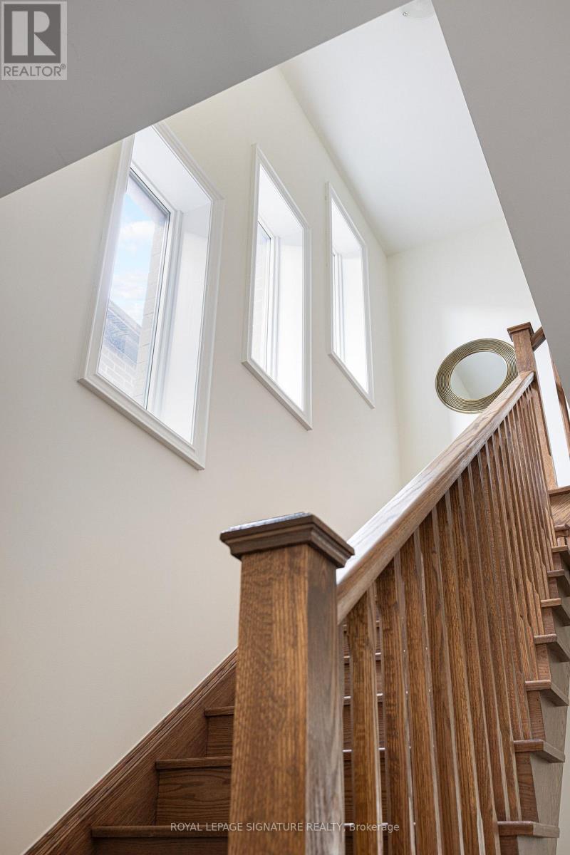 19 HOLLYHOCK COURT - 22